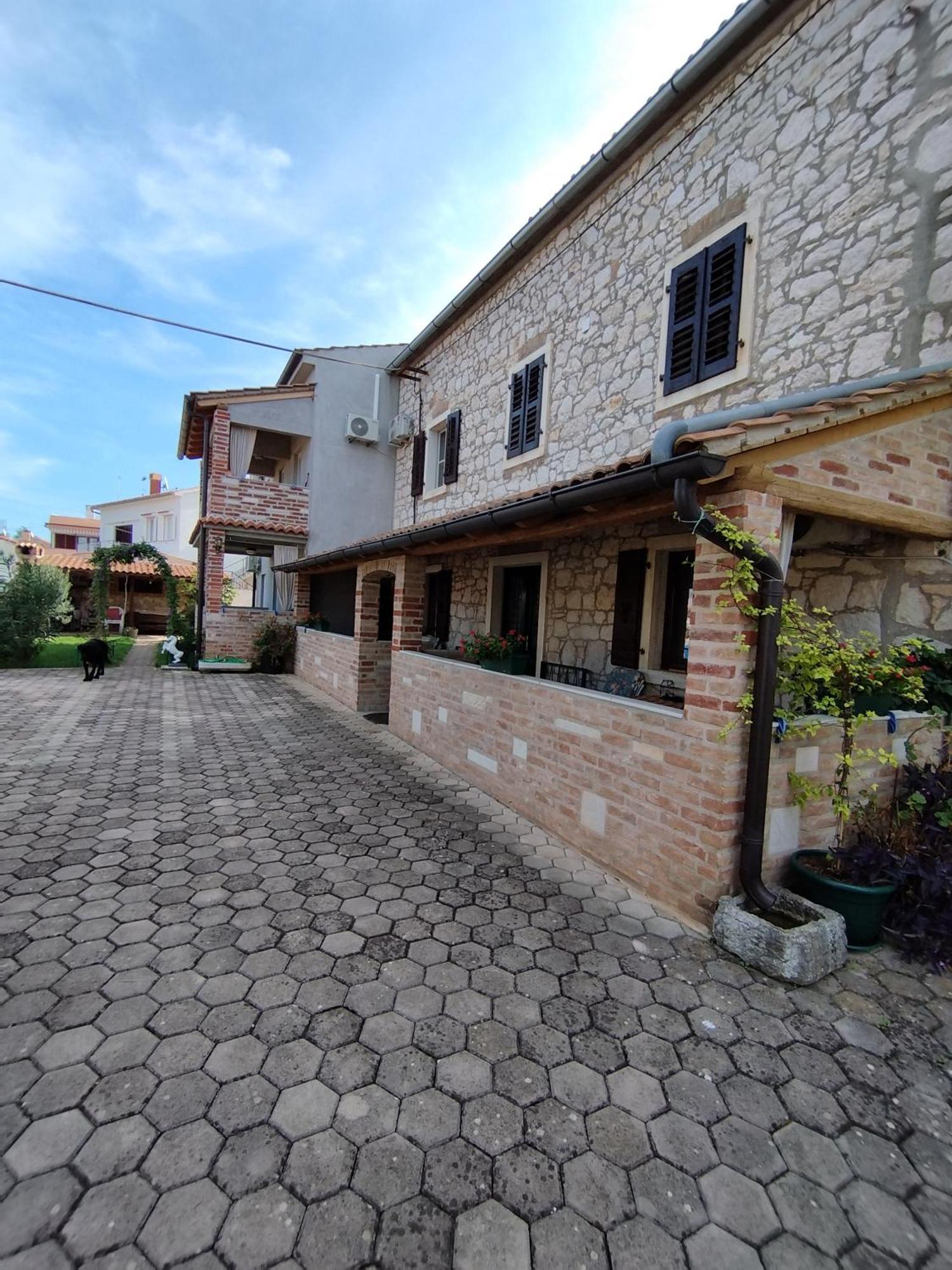 Apartmani Memic 100 M Do Plaze, Apartments Memic Only 100M From Beach بوريتش المظهر الخارجي الصورة