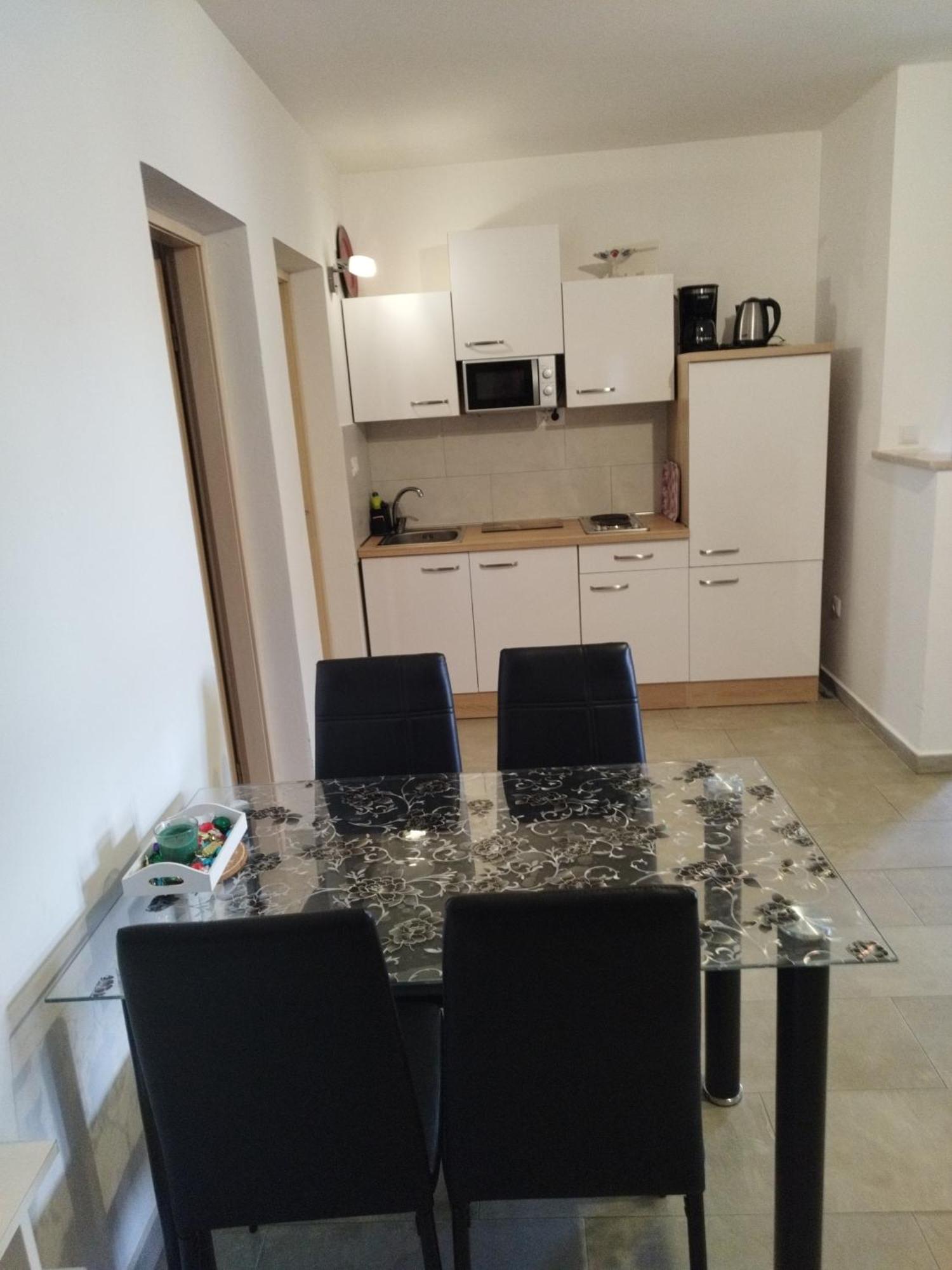 Apartmani Memic 100 M Do Plaze, Apartments Memic Only 100M From Beach بوريتش المظهر الخارجي الصورة
