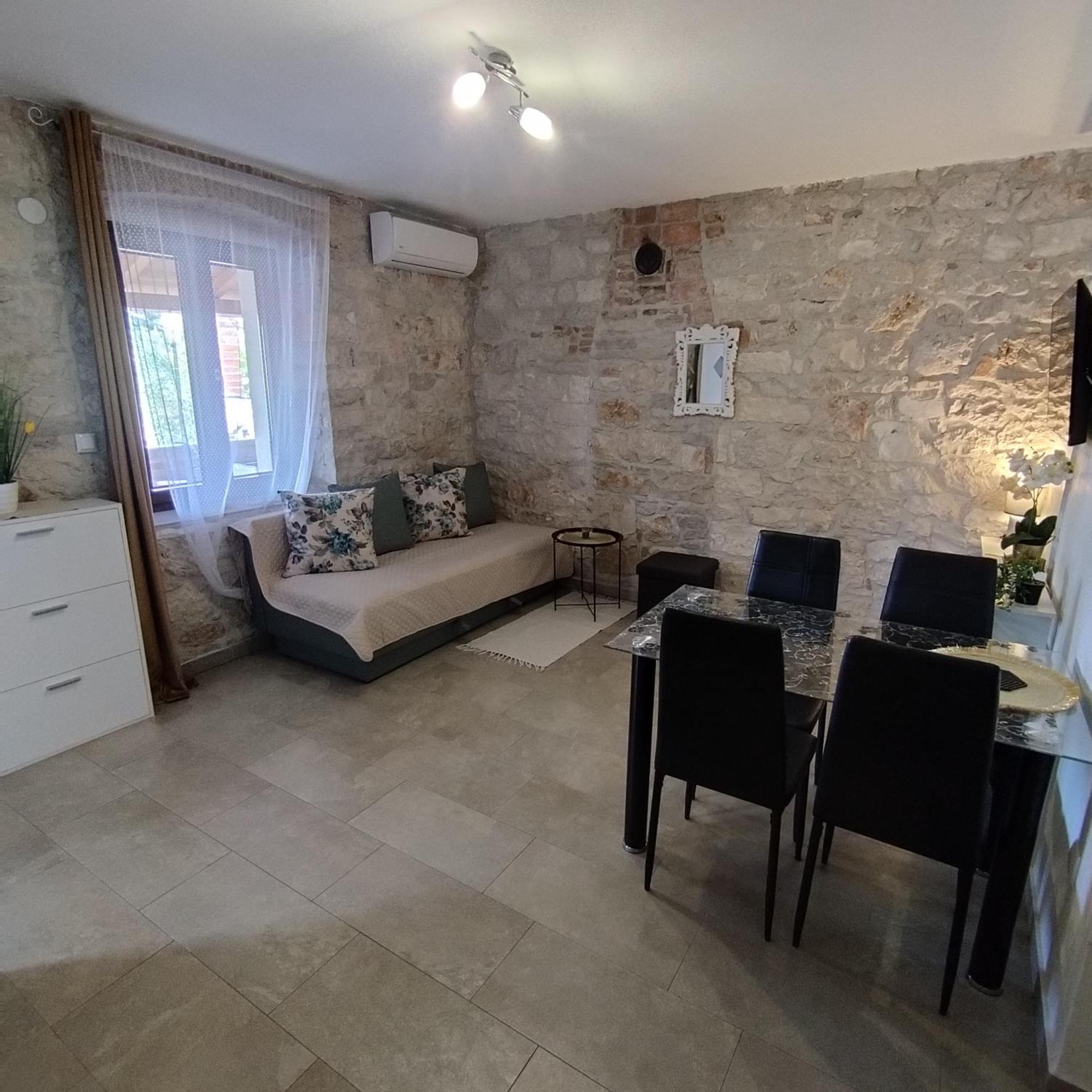 Apartmani Memic 100 M Do Plaze, Apartments Memic Only 100M From Beach بوريتش المظهر الخارجي الصورة