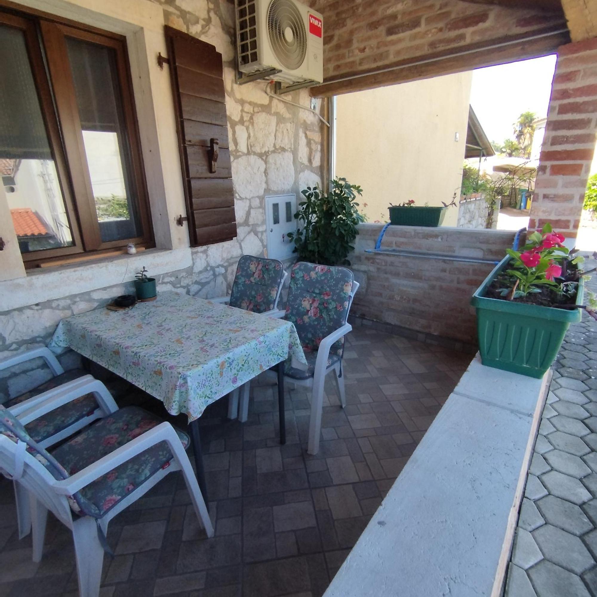 Apartmani Memic 100 M Do Plaze, Apartments Memic Only 100M From Beach بوريتش المظهر الخارجي الصورة