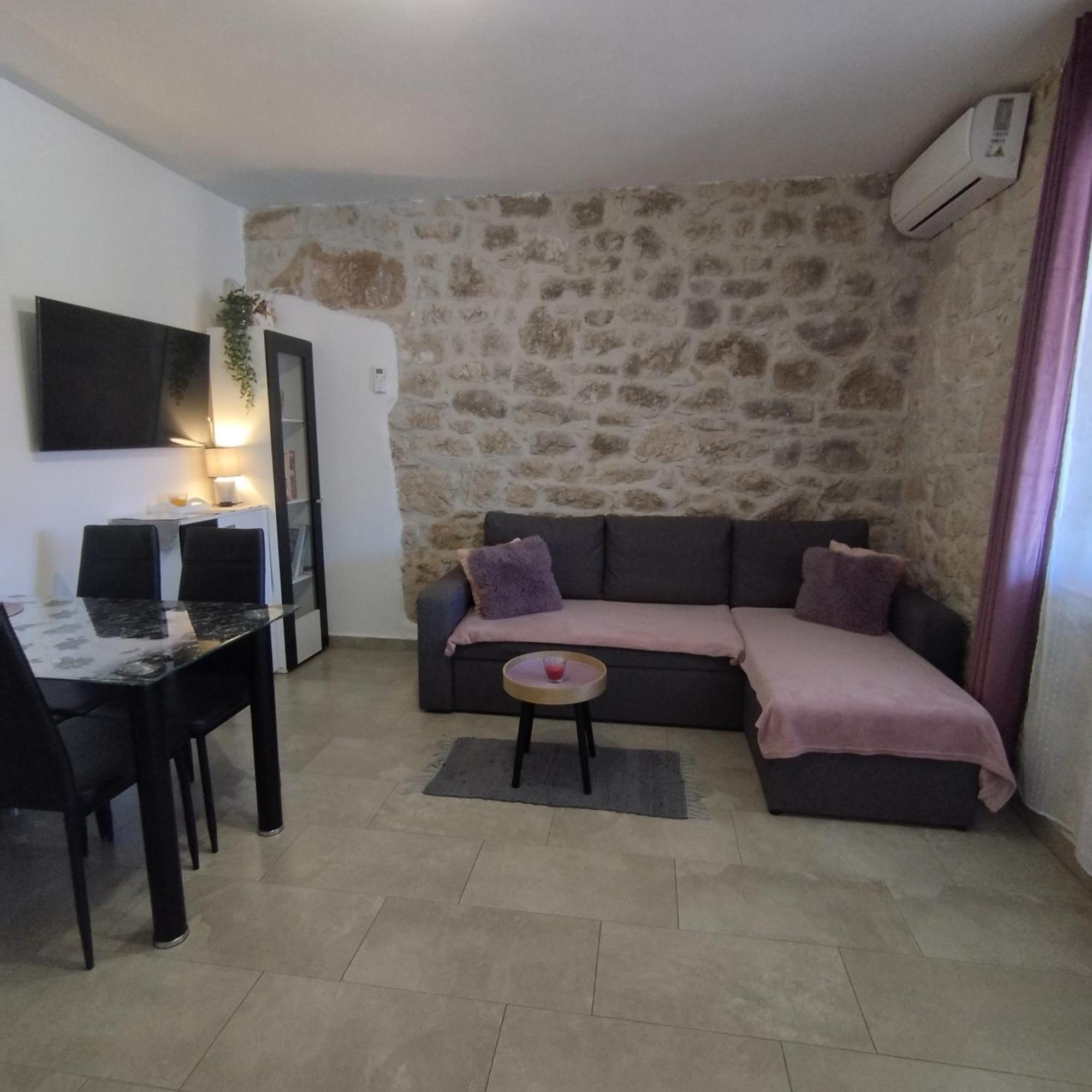 Apartmani Memic 100 M Do Plaze, Apartments Memic Only 100M From Beach بوريتش المظهر الخارجي الصورة
