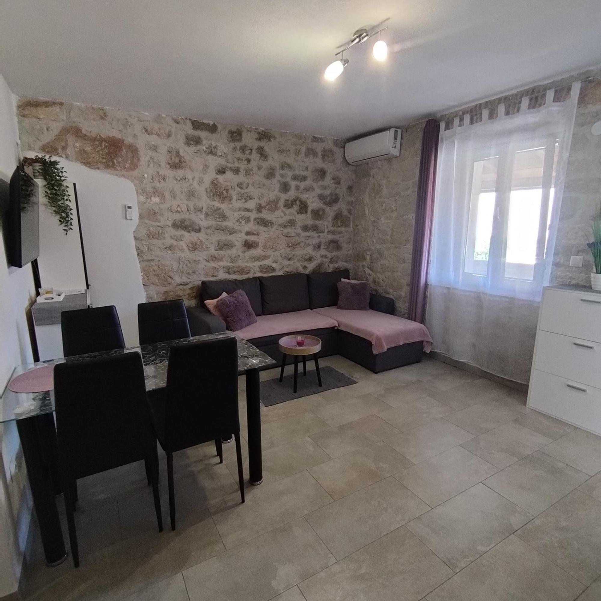 Apartmani Memic 100 M Do Plaze, Apartments Memic Only 100M From Beach بوريتش المظهر الخارجي الصورة