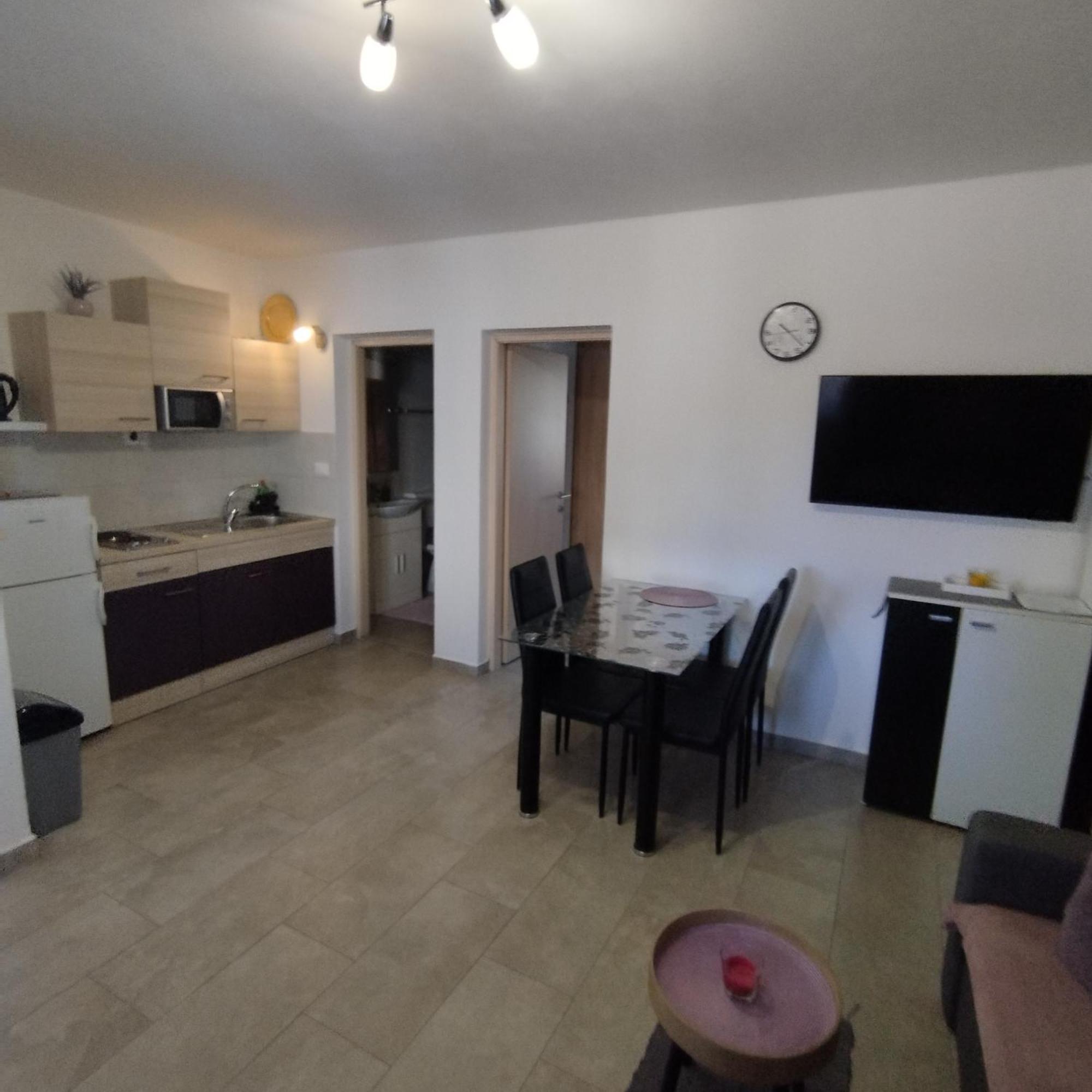 Apartmani Memic 100 M Do Plaze, Apartments Memic Only 100M From Beach بوريتش المظهر الخارجي الصورة