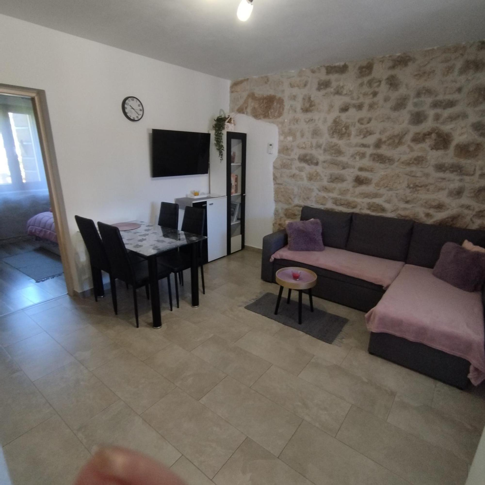 Apartmani Memic 100 M Do Plaze, Apartments Memic Only 100M From Beach بوريتش المظهر الخارجي الصورة